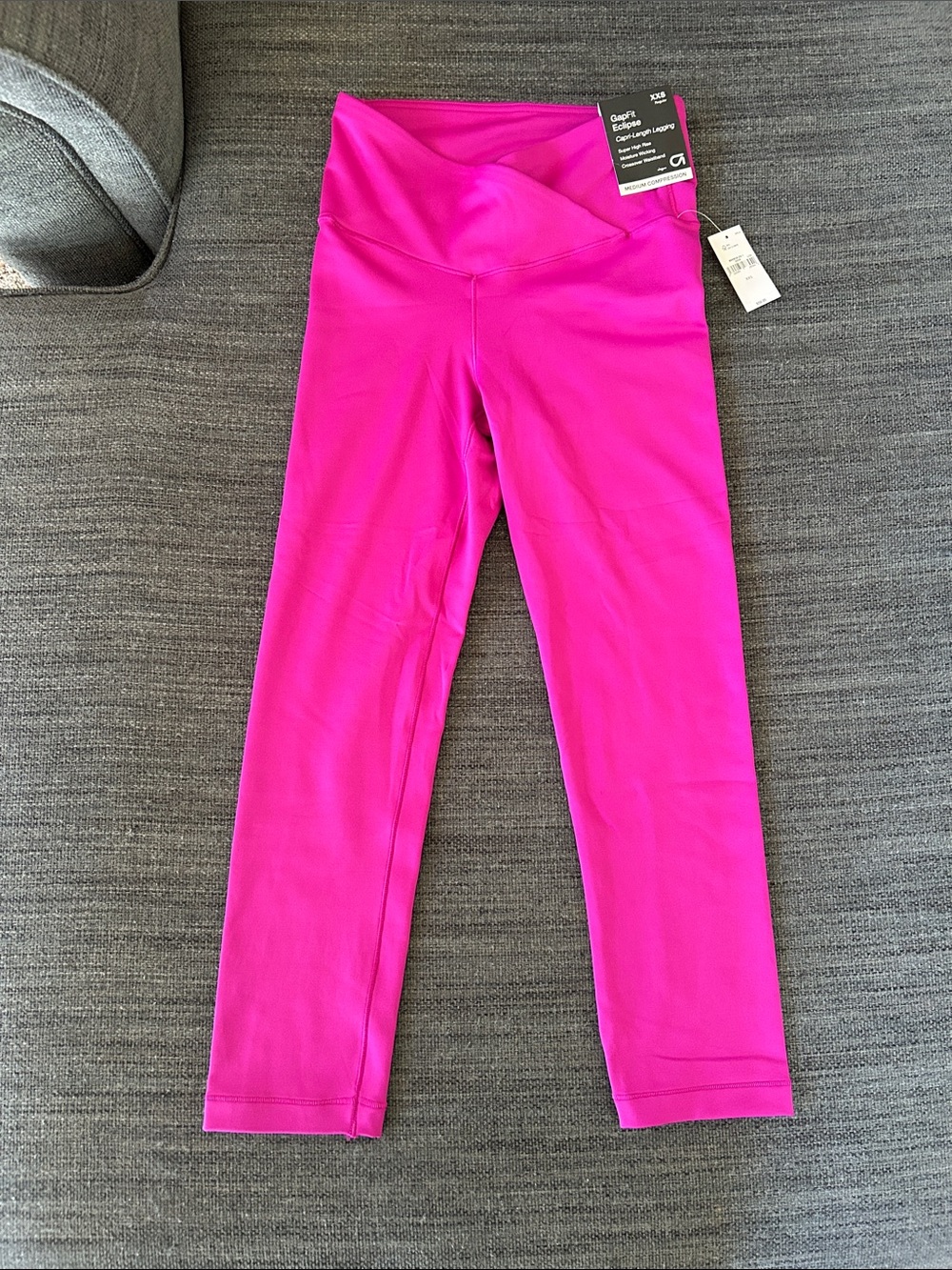 GapFit Eclipse Crossover Waist Capri Length Fuschia Leggings - XXS, NWT